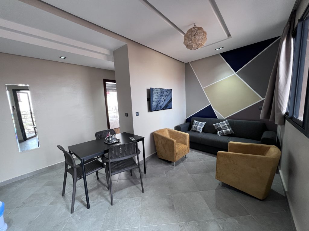 Appartement 2 chambres à Tamraght — séjour de l'appartement n°3 de la Résidence Ihtimam